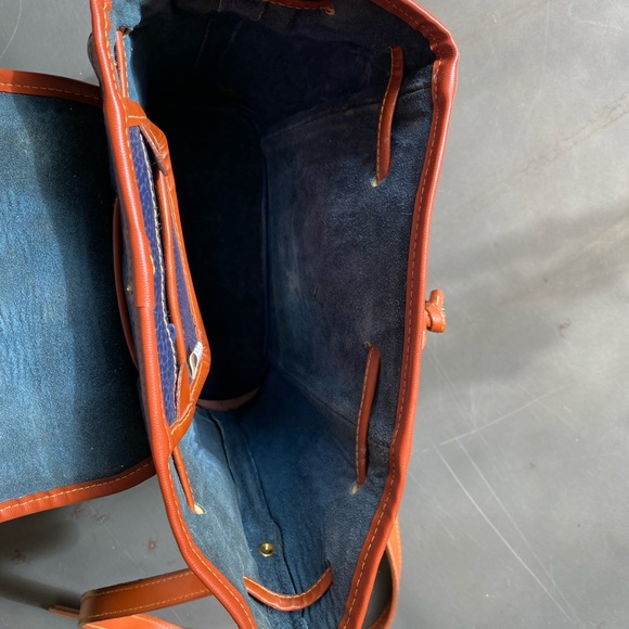 Pebble navy blue and brown crossbody bucket bag/purse - Picture 4 of 9